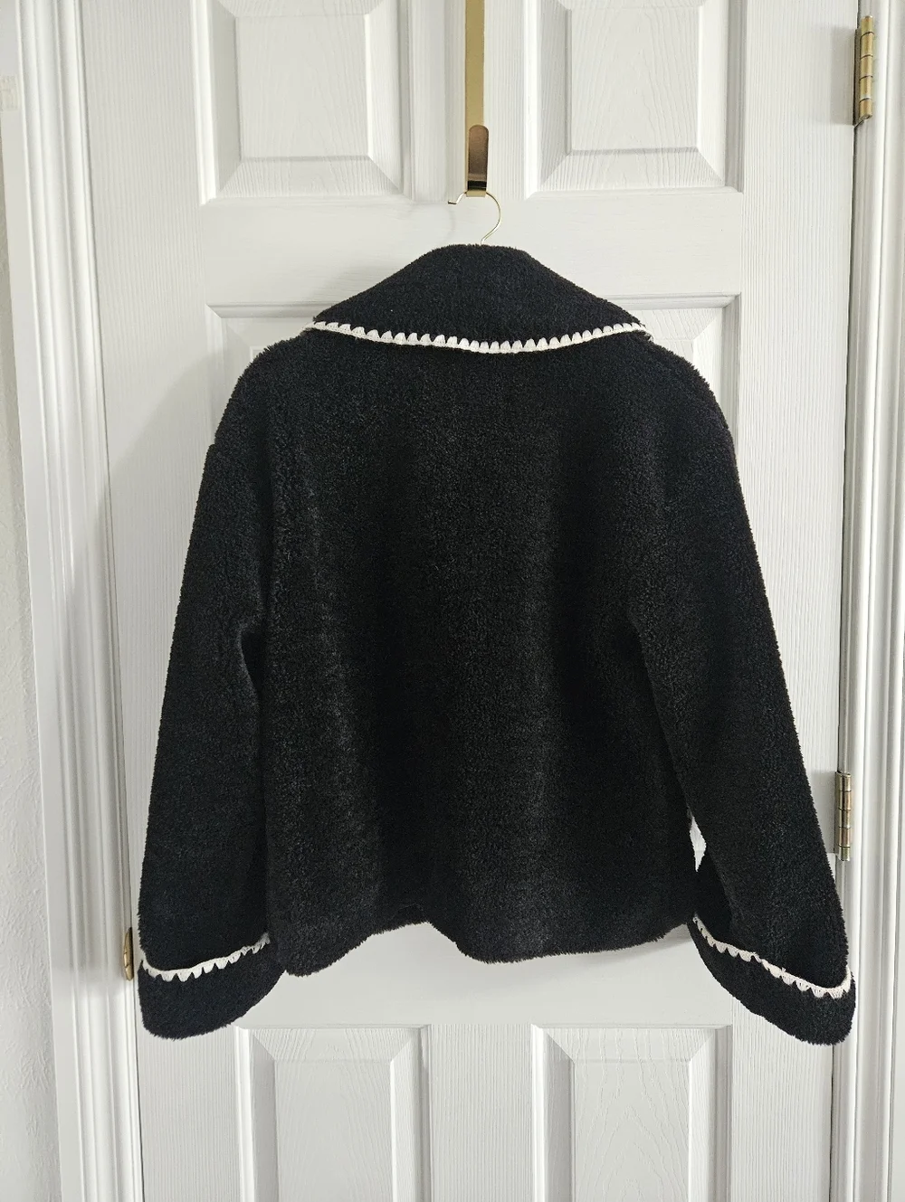 NWT Antonio Melani Contrast Stitching Shearling Teddy Jacket- Black
